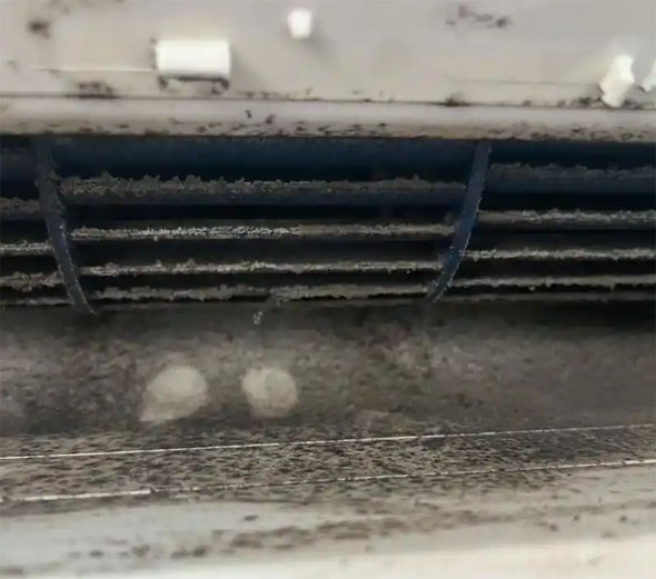 黄梅空调吹的风有股烧焦味是怎么回事
